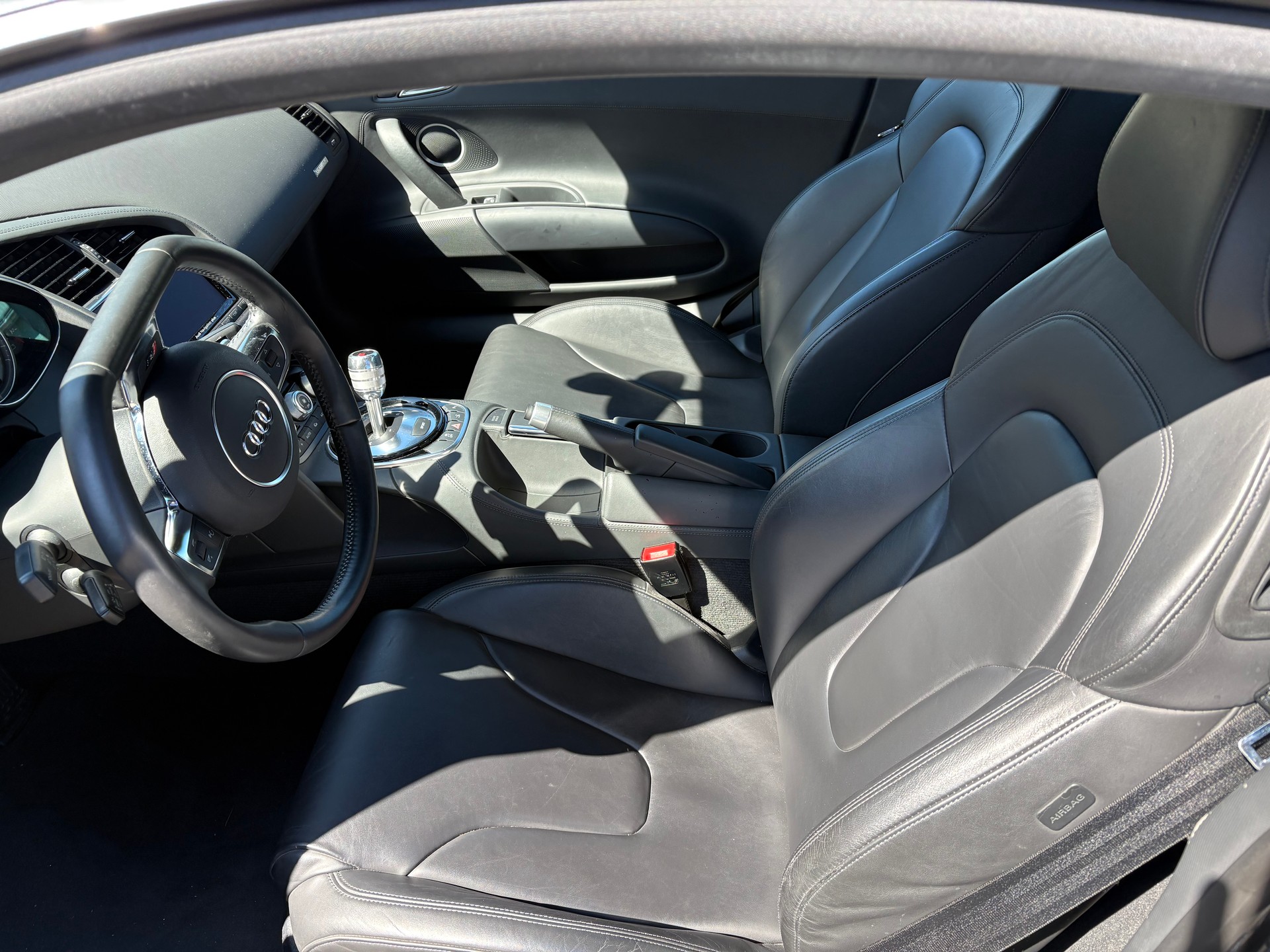 AUDI R8 Coupé 4.2 S-Tronic-image-3
