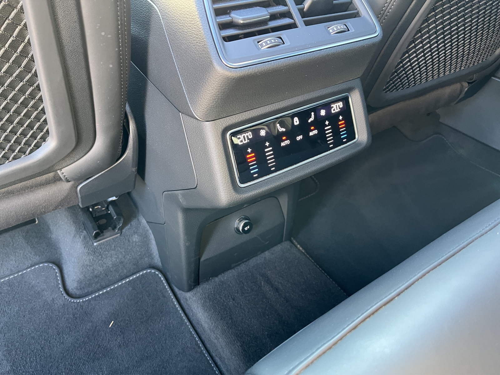 AUDI e-tron 55 Sportback S Line quattro-image-16