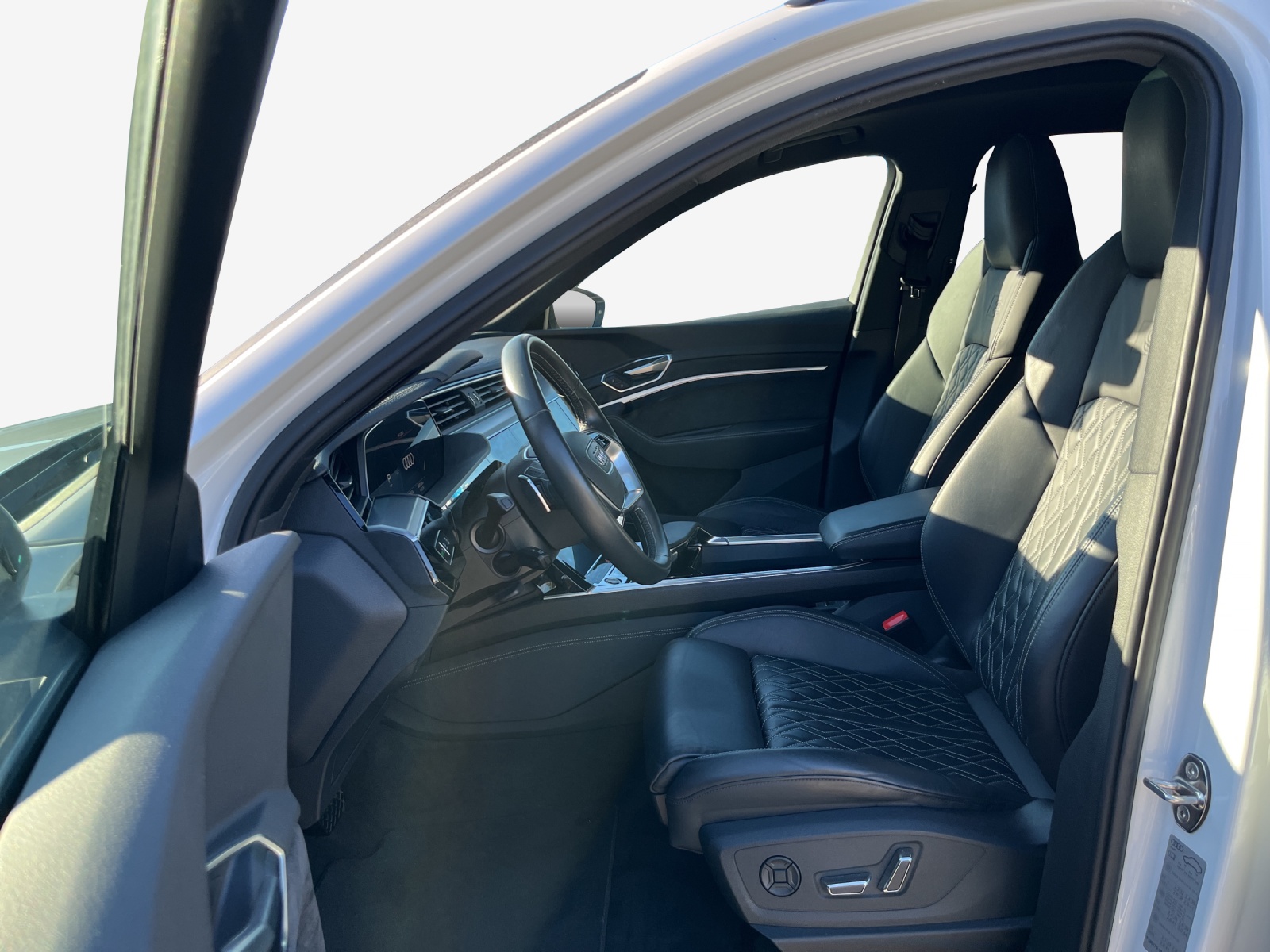 AUDI e-tron 55 Sportback S Line quattro-image-8