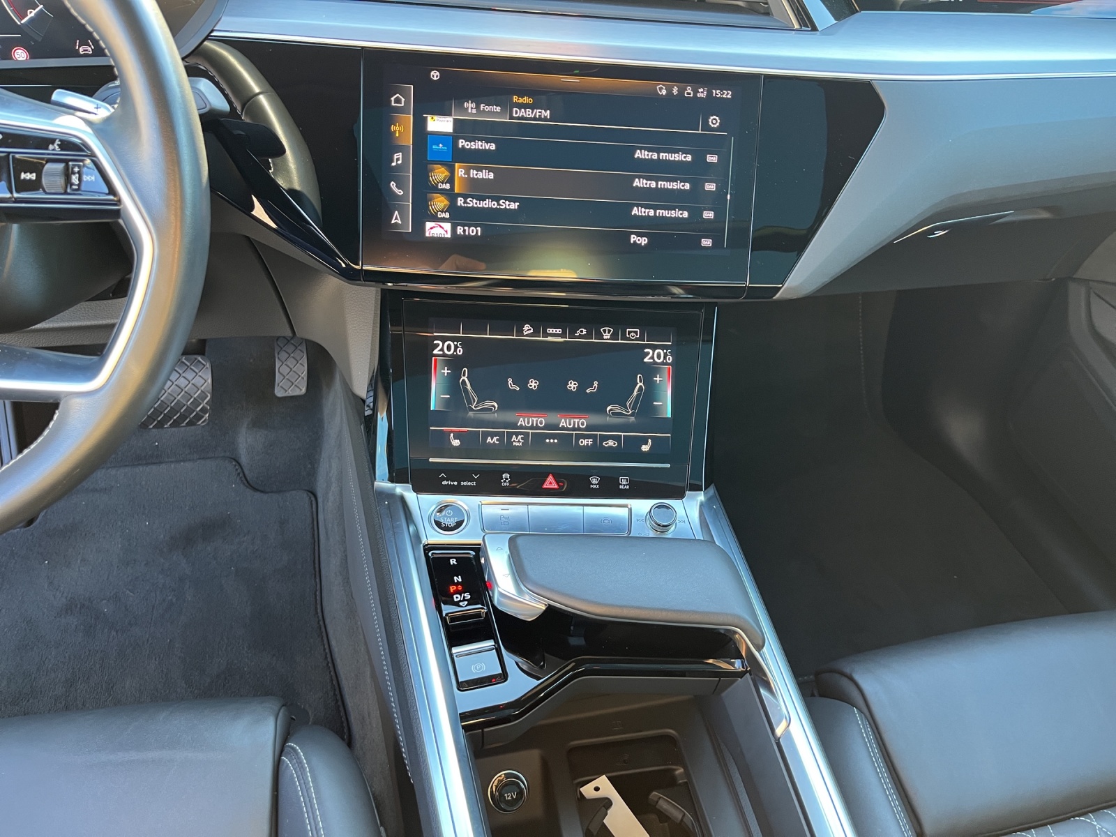 AUDI e-tron 55 Sportback S Line quattro-image-11