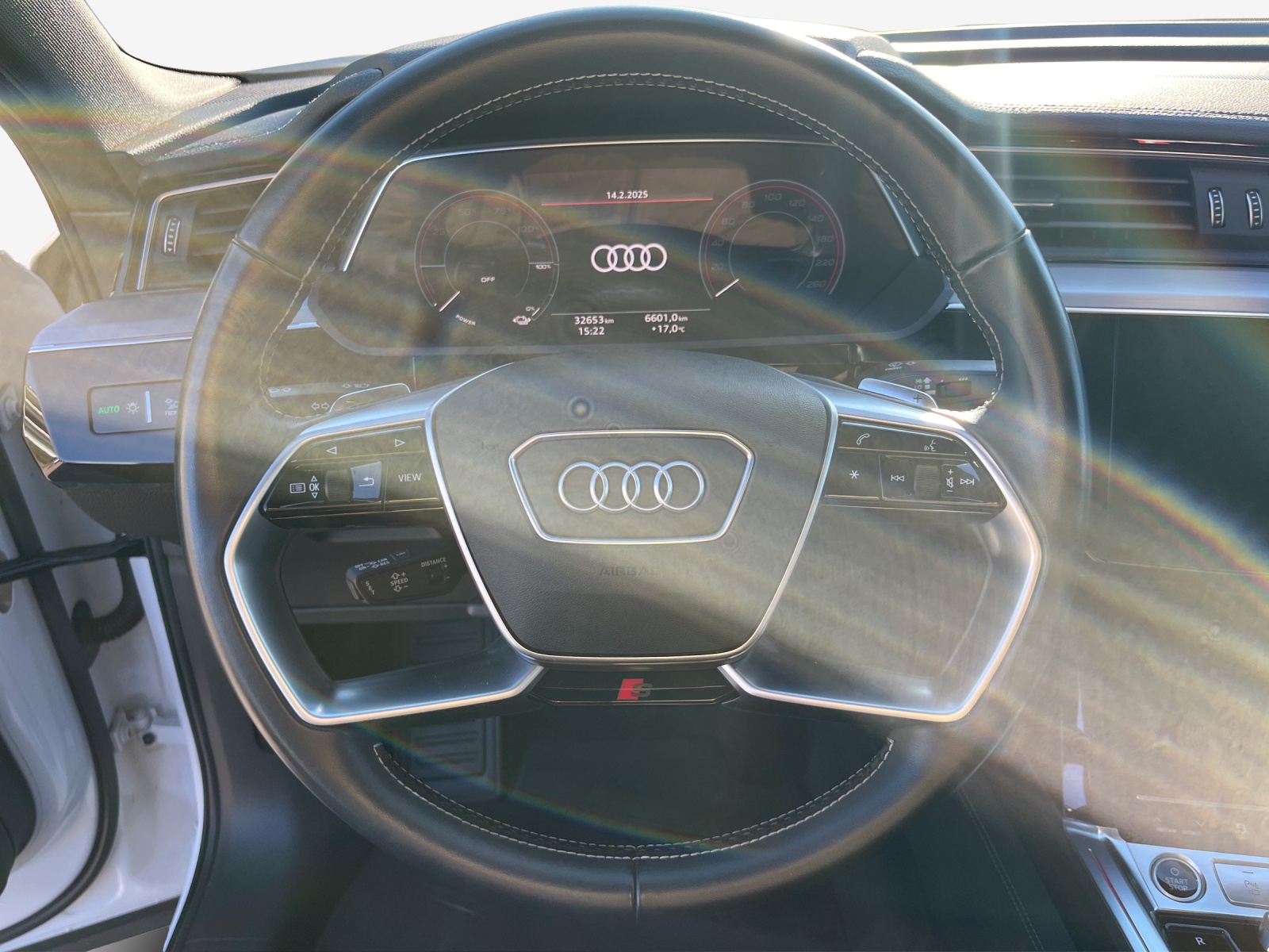 AUDI e-tron 55 Sportback S Line quattro-image-10