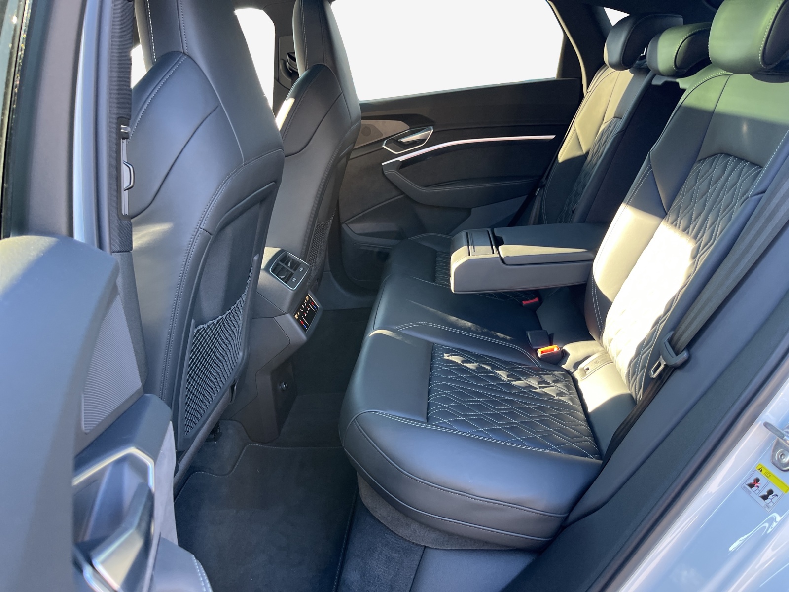 AUDI e-tron 55 Sportback S Line quattro-image-12
