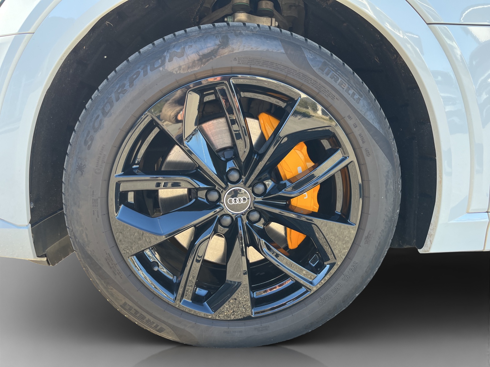 AUDI e-tron 55 Sportback S Line quattro-image-15