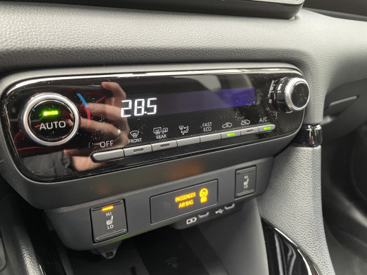 TOYOTA Yaris 1.5 Trend e-CVT-image-14