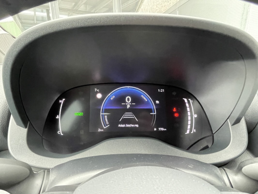 TOYOTA Yaris 1.5 Trend e-CVT-image-10