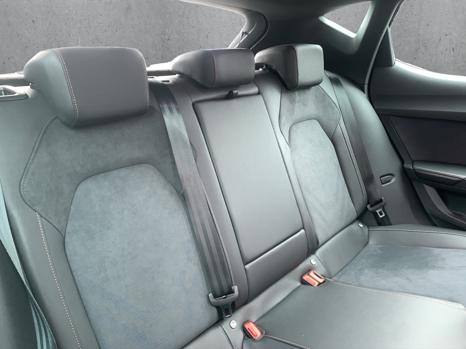 CUPRA LEON 2.0 TSI Black Symphony DSG ABT 360 PS-image-12