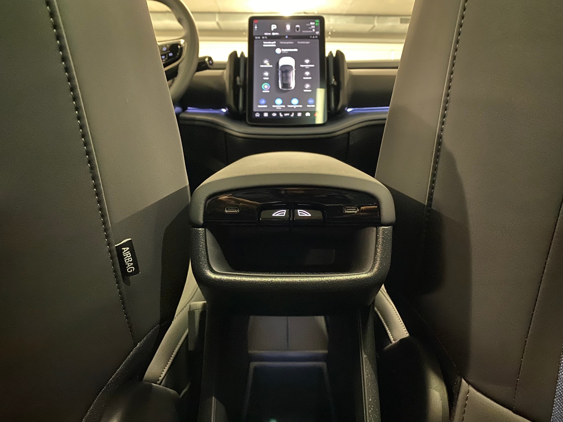 VOLVO EX30 E60 69kWh Twin Ultra Performance-image-12