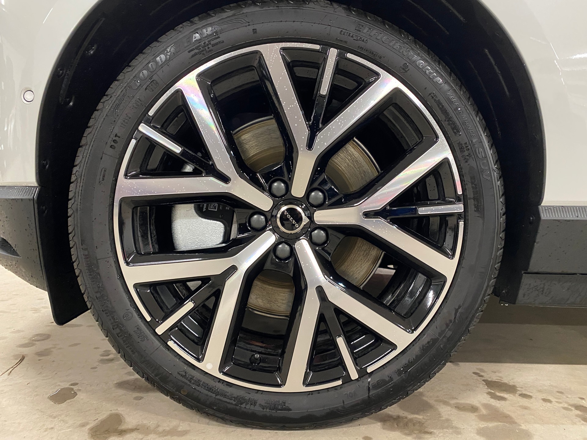 VOLVO EX30 E60 69kWh Twin Ultra Performance-image-5