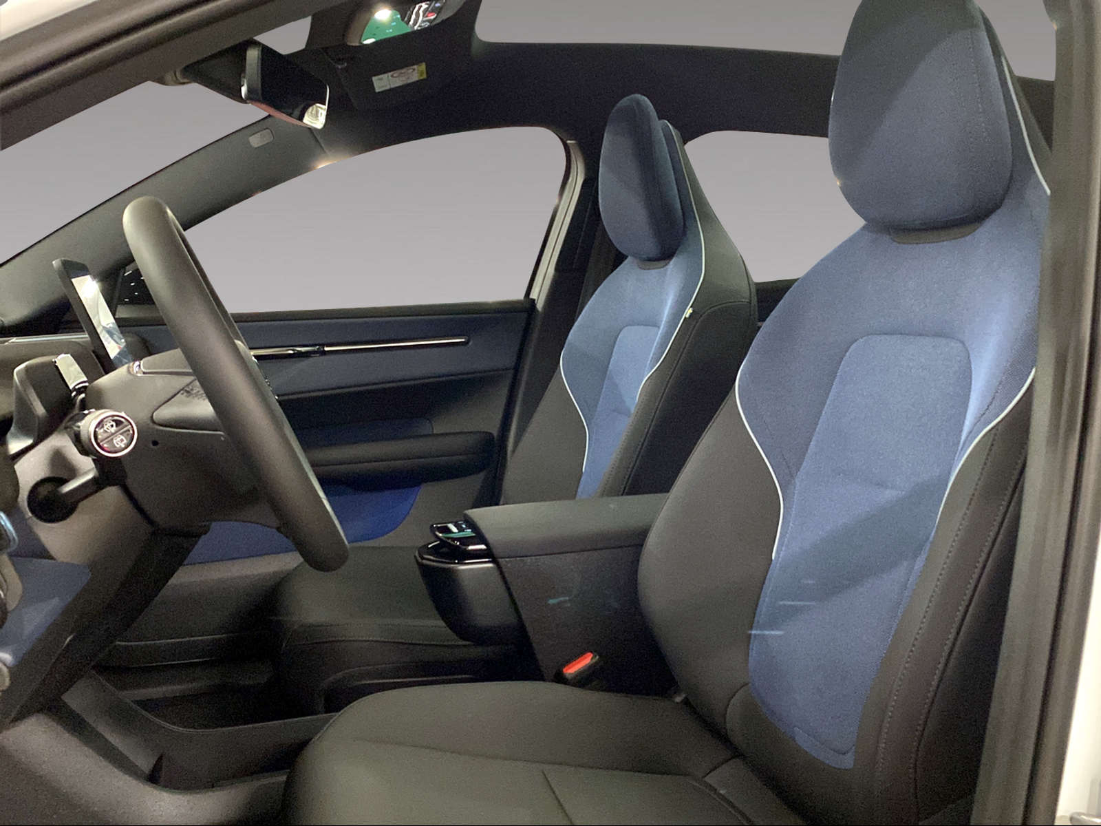 VOLVO EX30 E60 69kWh Twin Ultra Performance-image-6