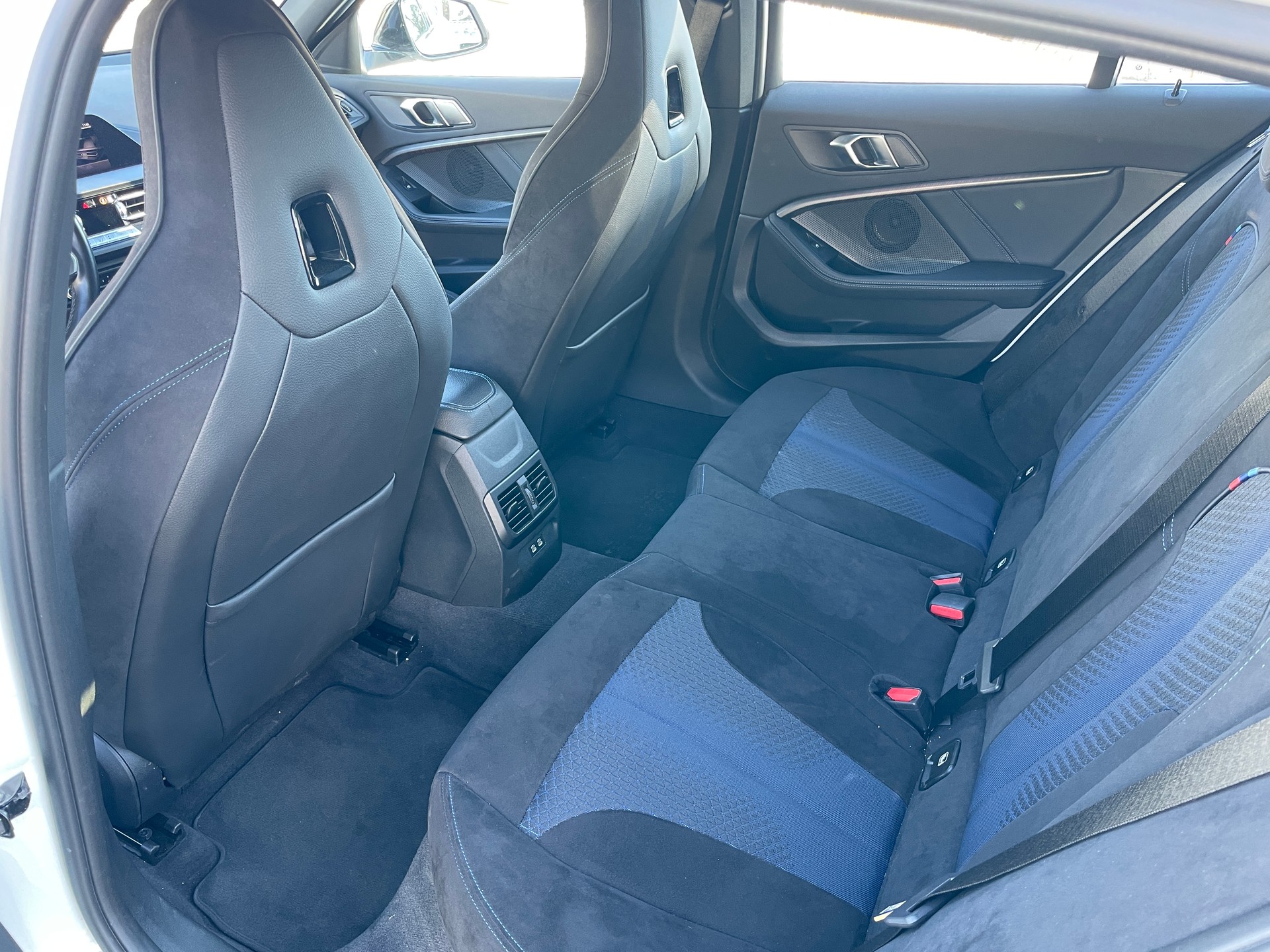 BMW M135i xDrive Steptronic-image-6