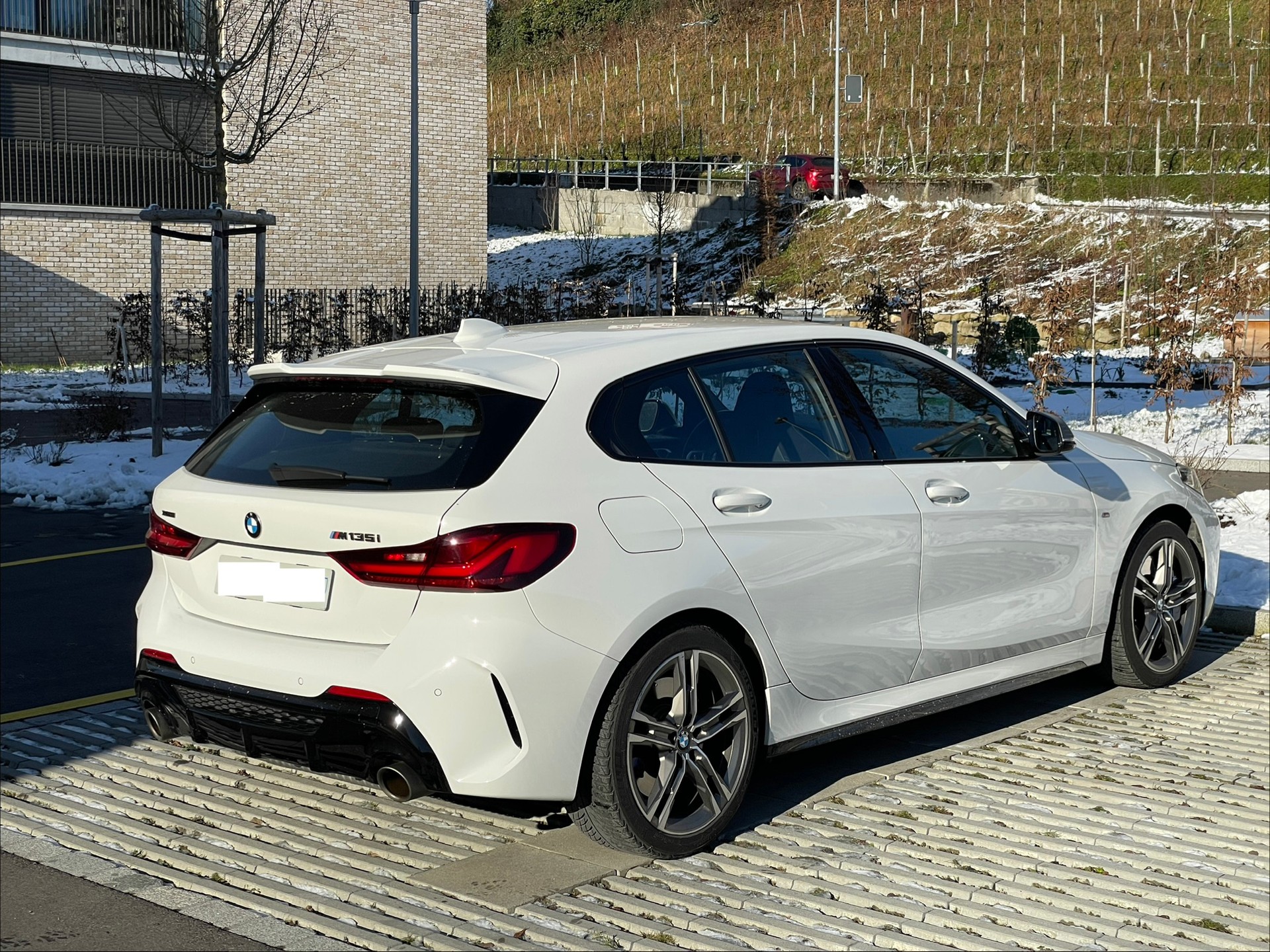 BMW M135i xDrive Steptronic-image-1
