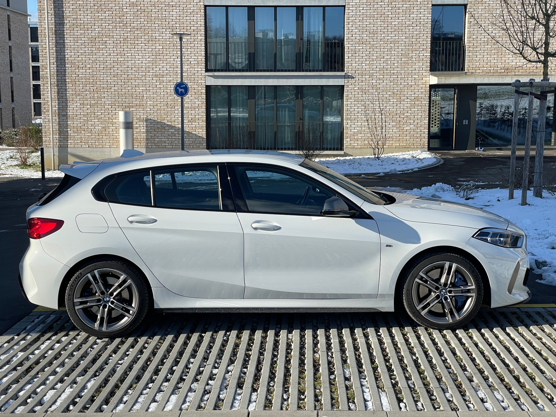BMW M135i xDrive Steptronic-image-4