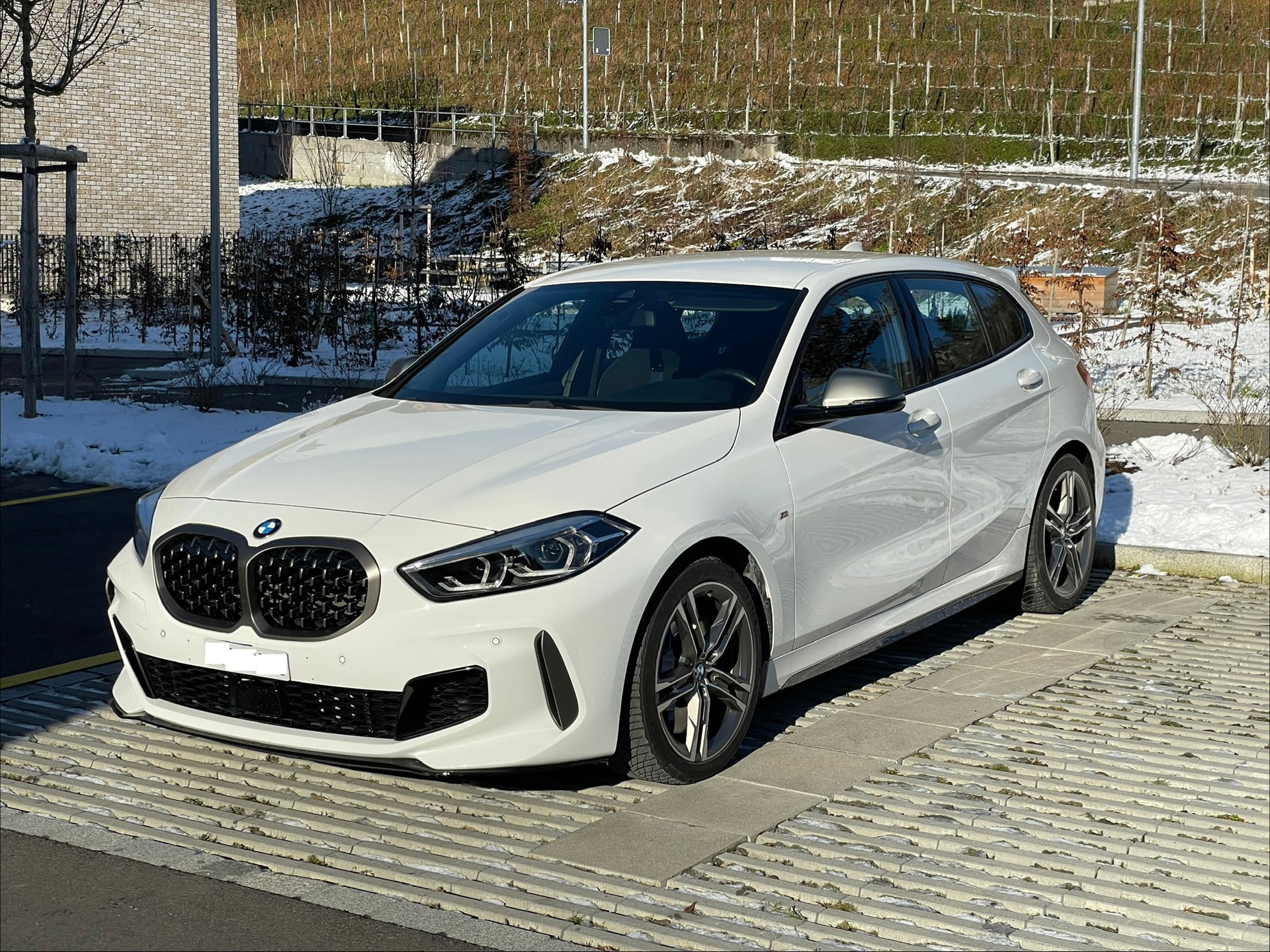BMW M135i xDrive Steptronic-image-0