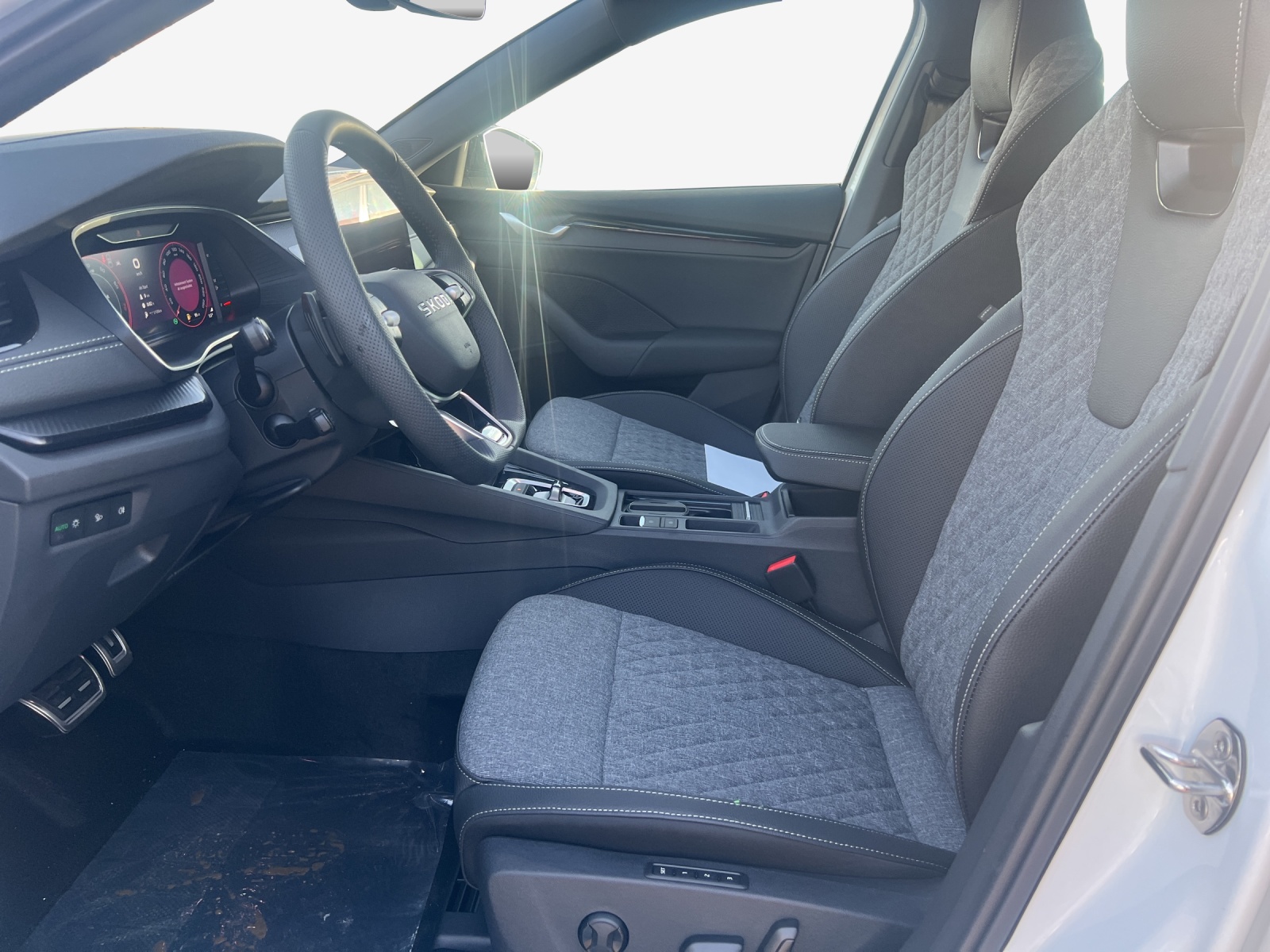 SKODA Octavia Combi 1.5 TSI mHEV DSG Sport Line-image-5