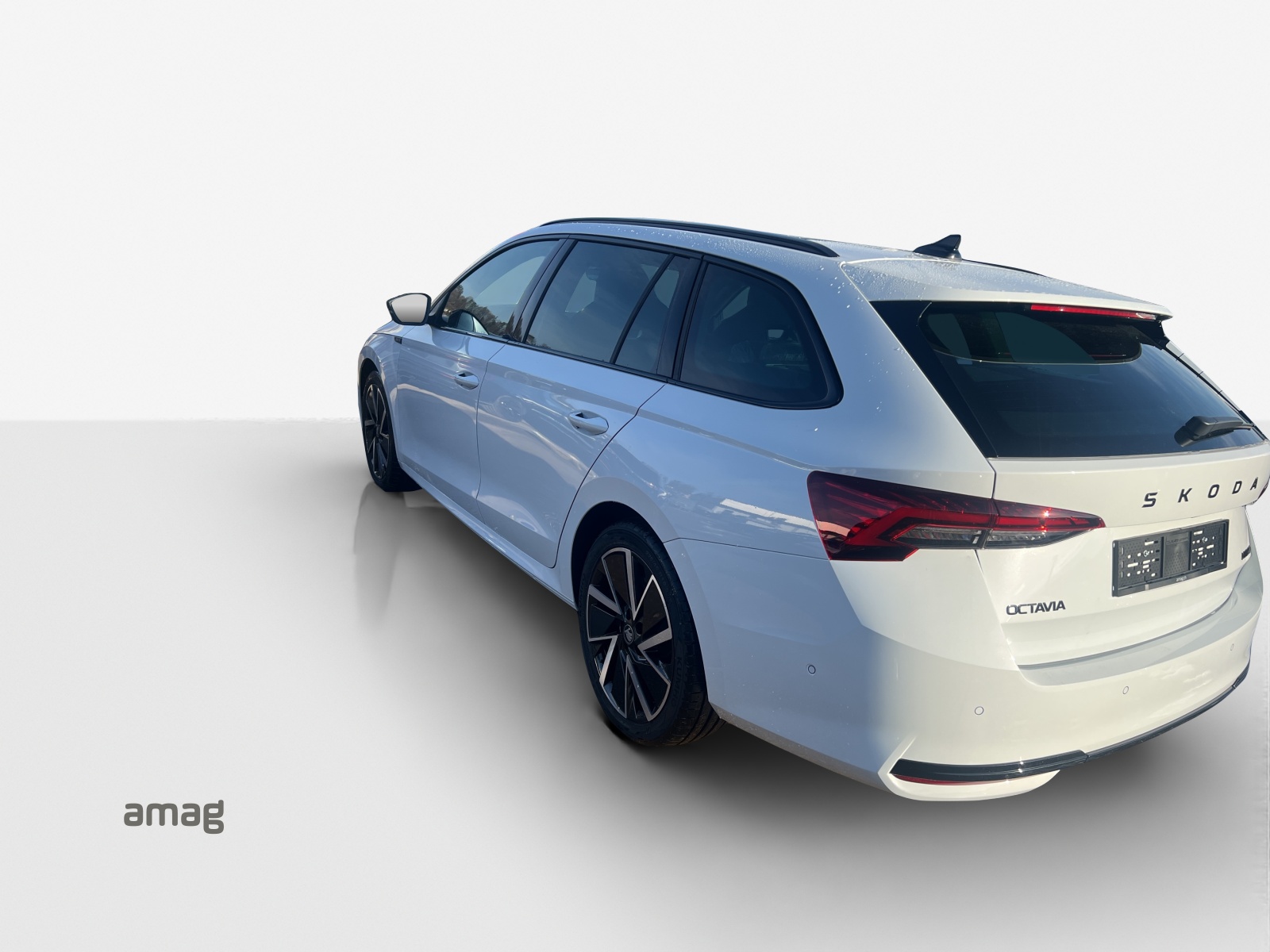 SKODA Octavia Combi 1.5 TSI mHEV DSG Sport Line-image-2