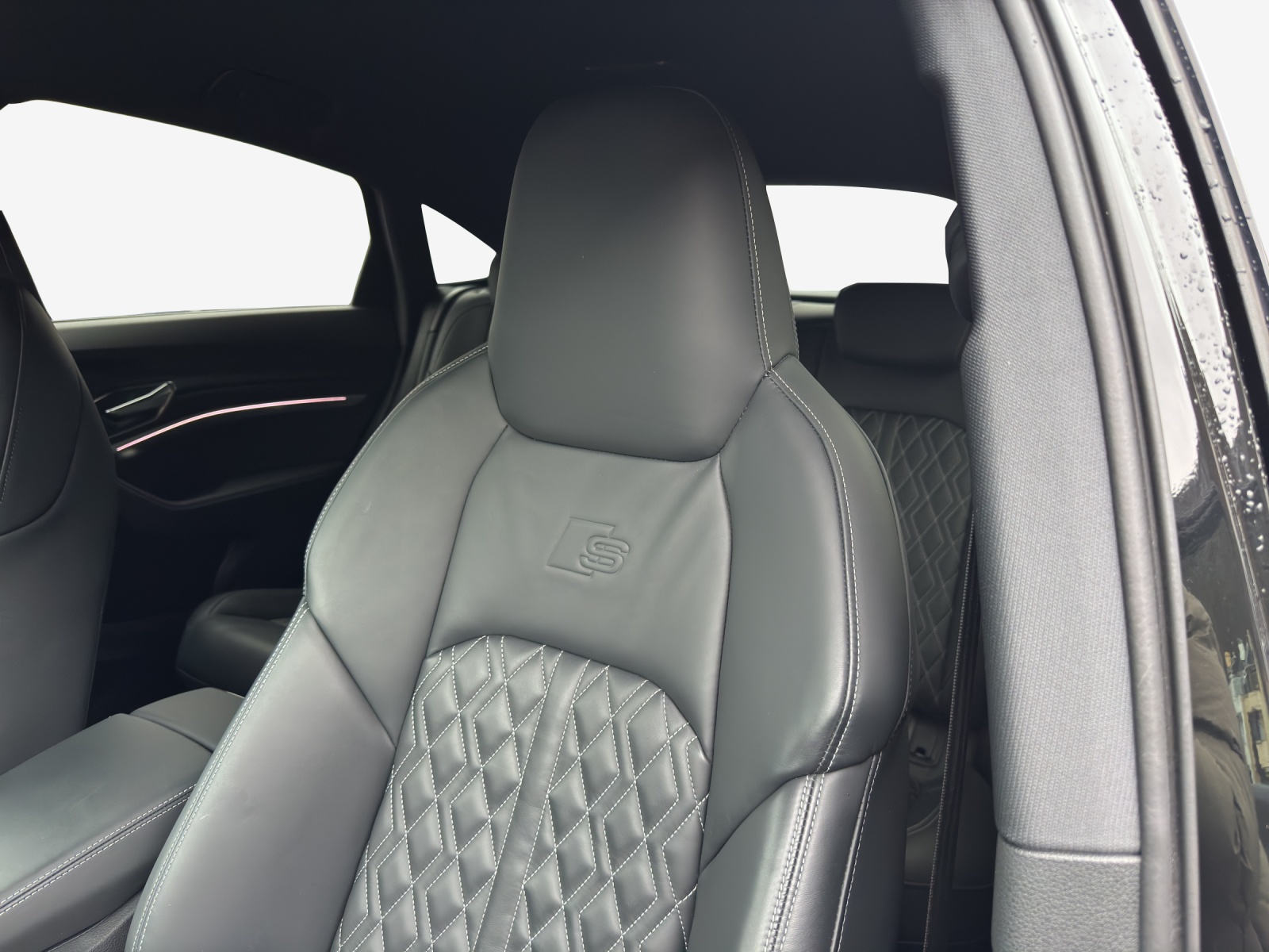 AUDI e-tron S Sportback quattro-image-15