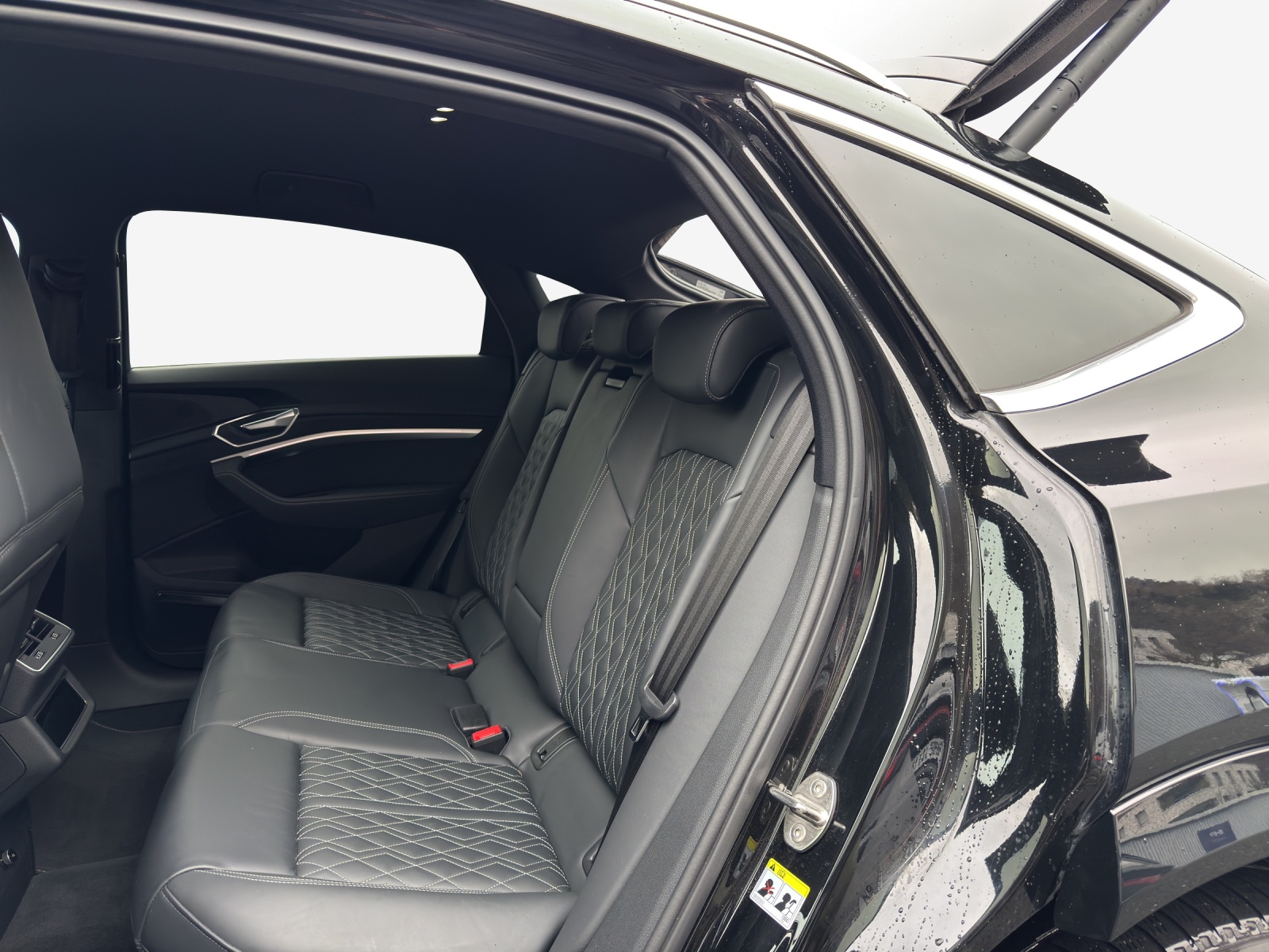 AUDI e-tron S Sportback quattro-image-11