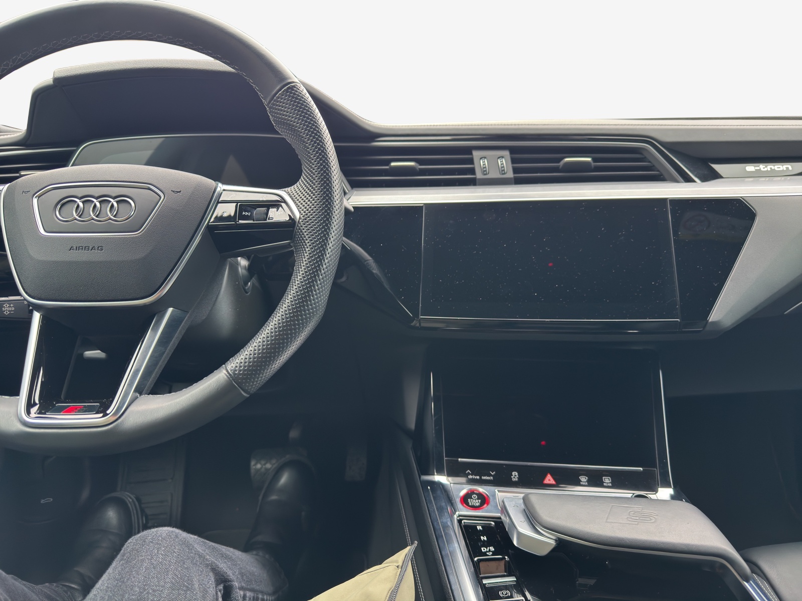 AUDI e-tron S Sportback quattro-image-8