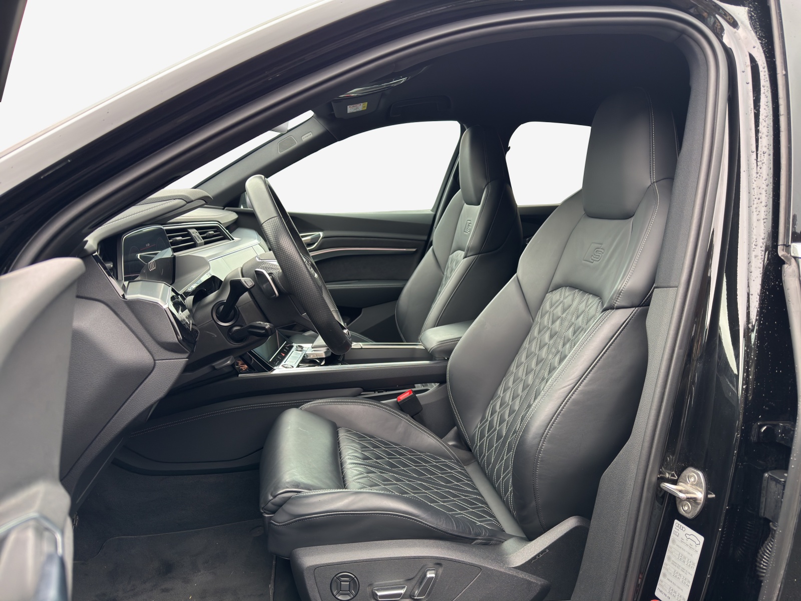 AUDI e-tron S Sportback quattro-image-7