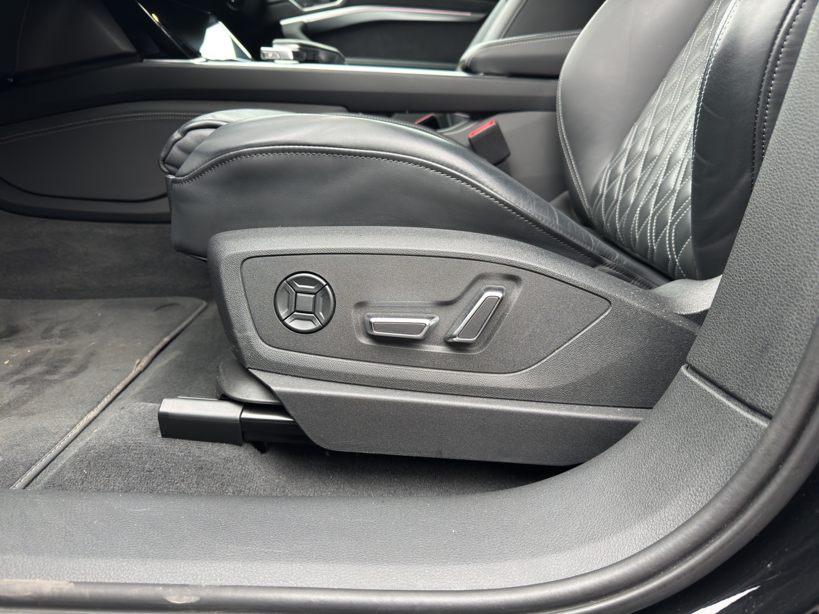 AUDI e-tron S Sportback quattro-image-14