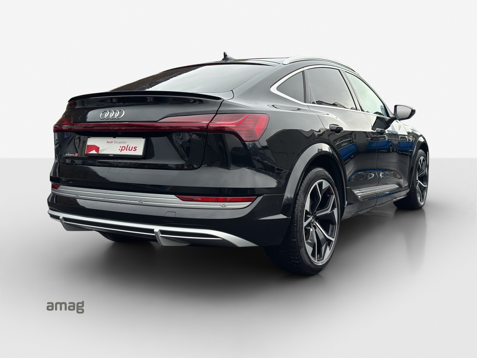 AUDI e-tron S Sportback quattro-image-4