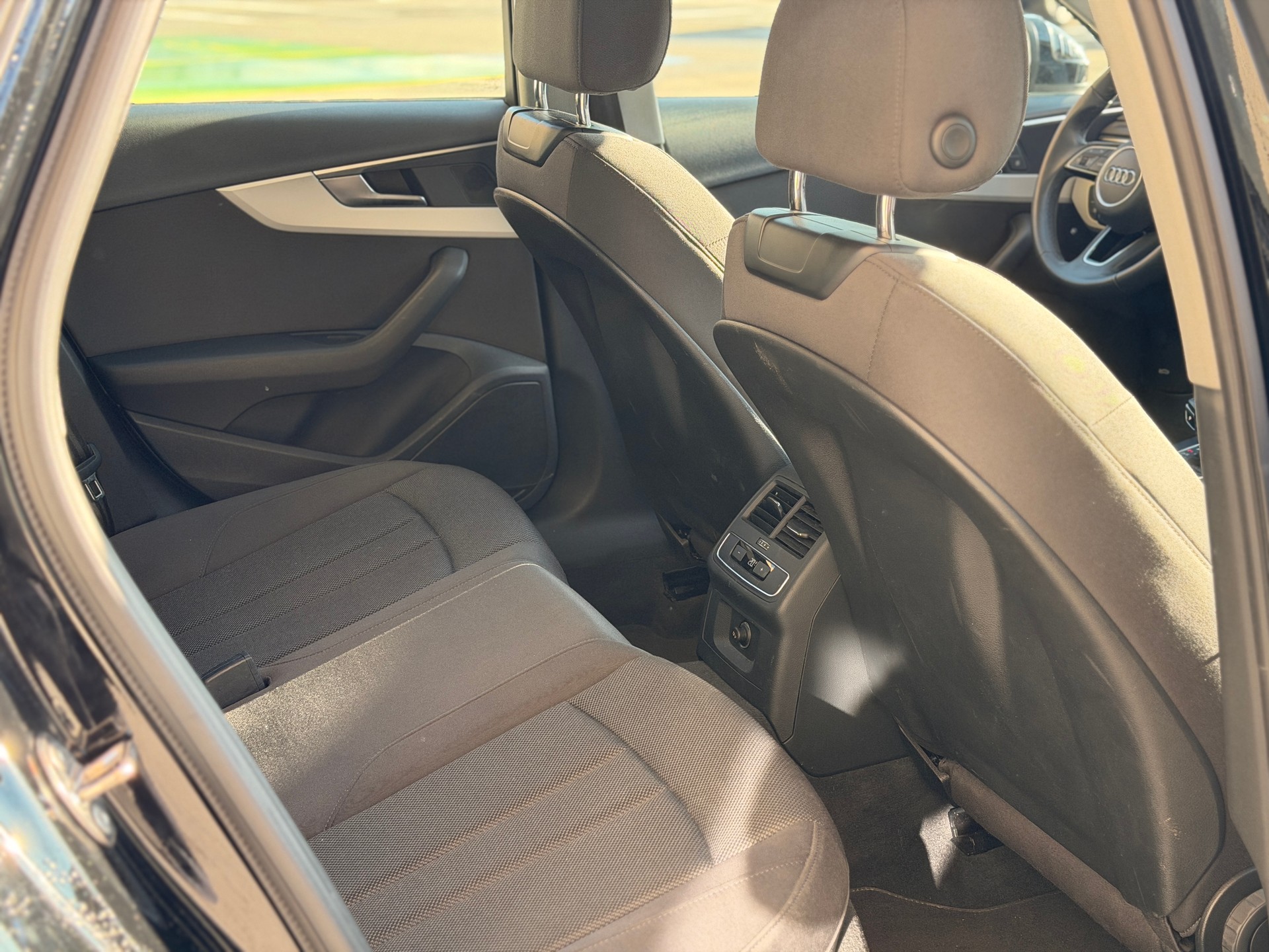 AUDI A4 Avant 35 TDI S-tronic-image-24