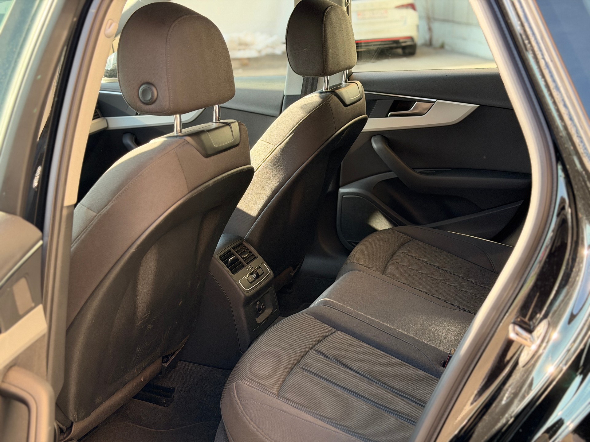 AUDI A4 Avant 35 TDI S-tronic-image-18
