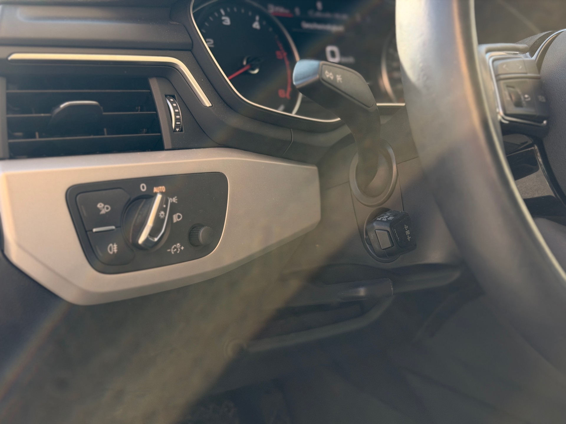 AUDI A4 Avant 35 TDI S-tronic-image-15