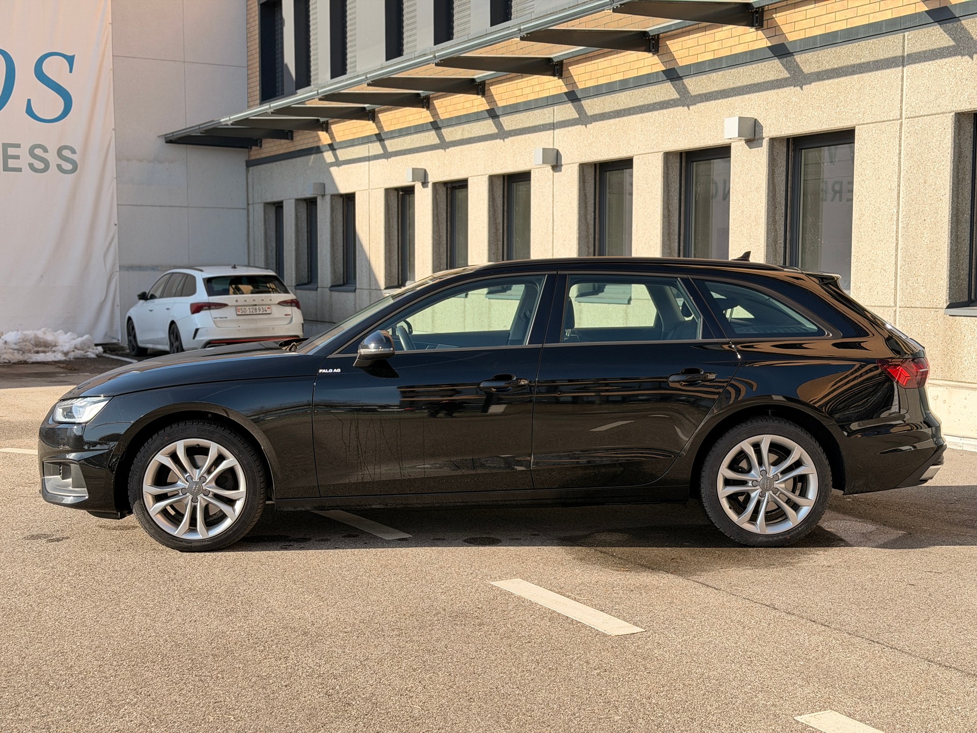 AUDI A4 Avant 35 TDI S-tronic-image-1