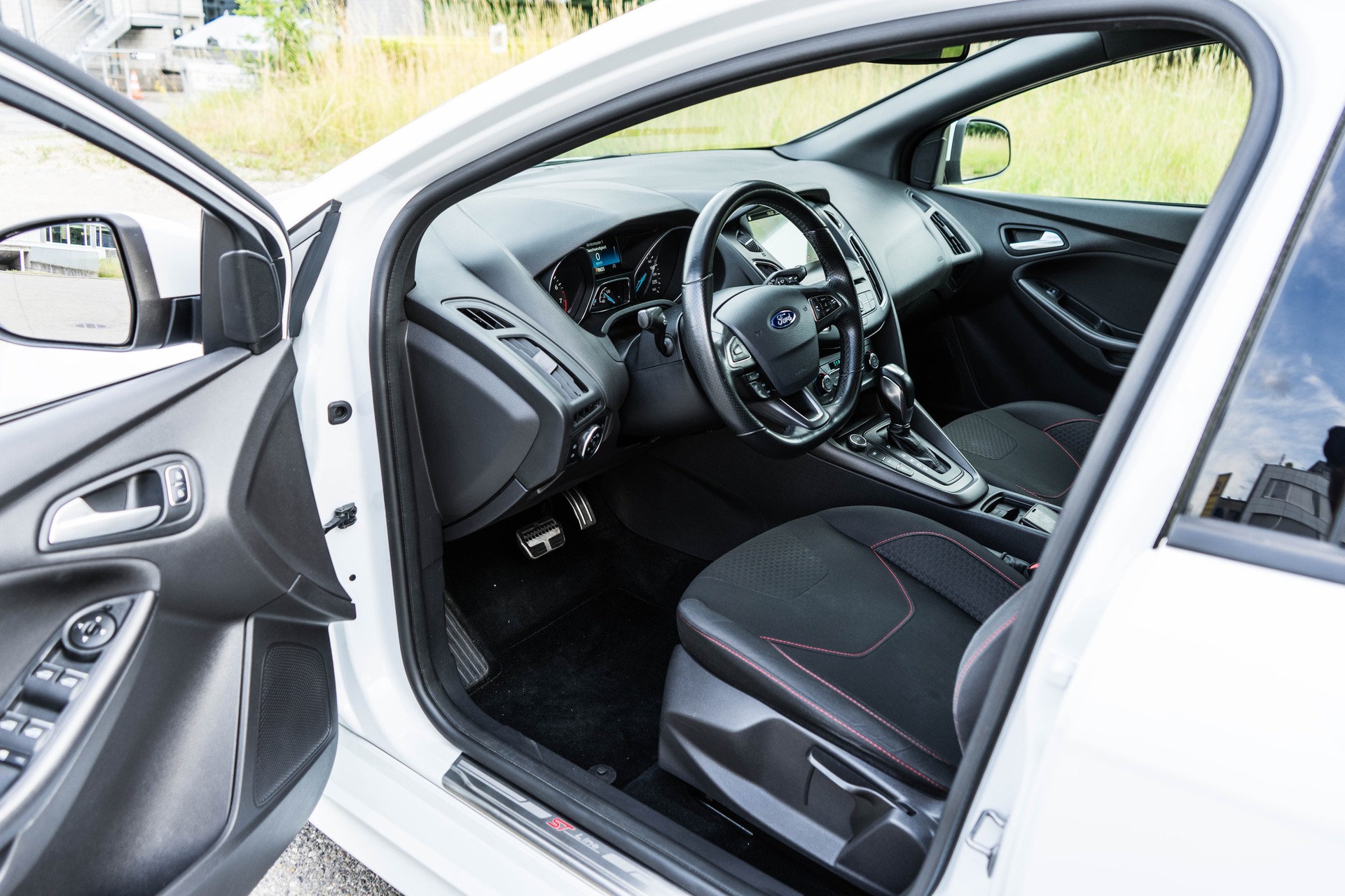 FORD Focus 1.5 SCTi ST Line Automatic-image-10