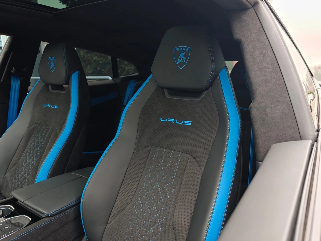 LAMBORGHINI Urus 4.0 S 60 years anniversary-image-26