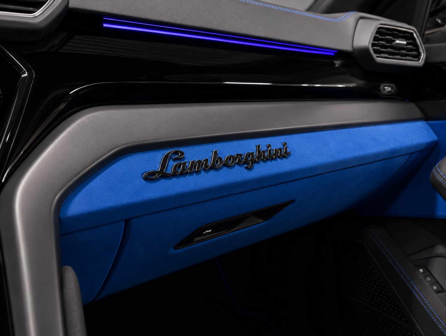 LAMBORGHINI Urus 4.0 S 60 years anniversary-image-18