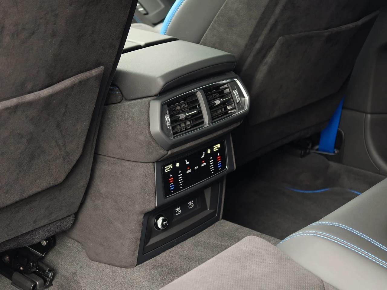 LAMBORGHINI Urus 4.0 S 60 years anniversary-image-27