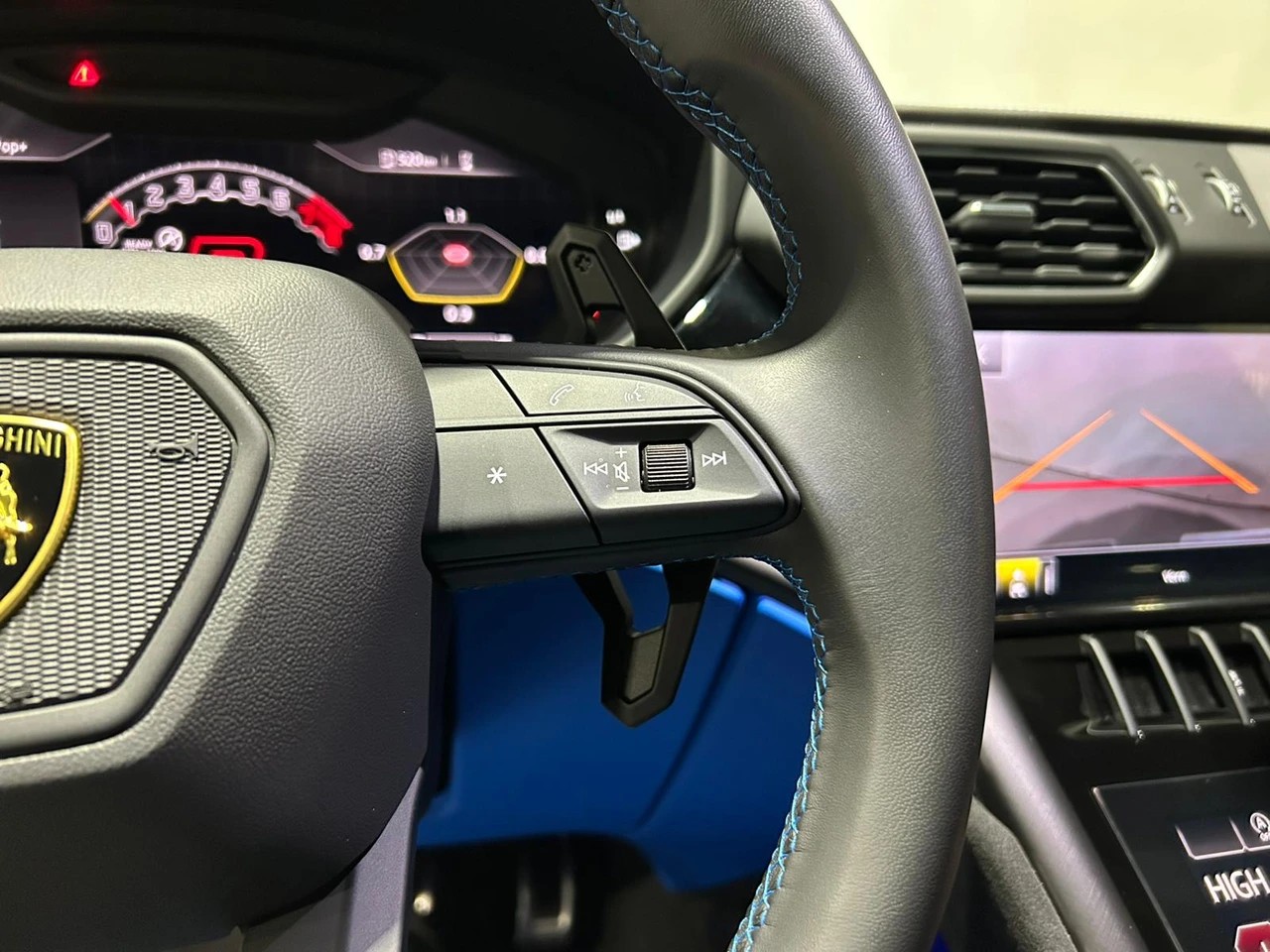 LAMBORGHINI Urus 4.0 S 60 years anniversary-image-16