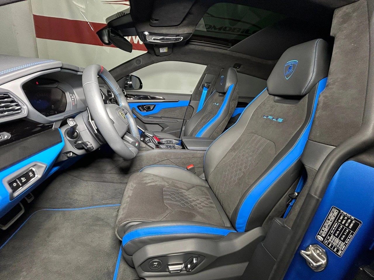 LAMBORGHINI Urus 4.0 S 60 years anniversary-image-9