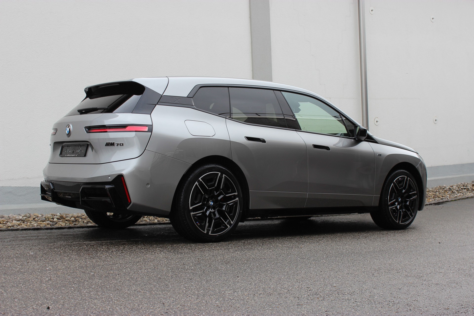 BMW iX M70 xDrive *0.9%-LEASINGAKTION* 🏖️JUNI-ANGEBOT🏖️-showroom-element-2