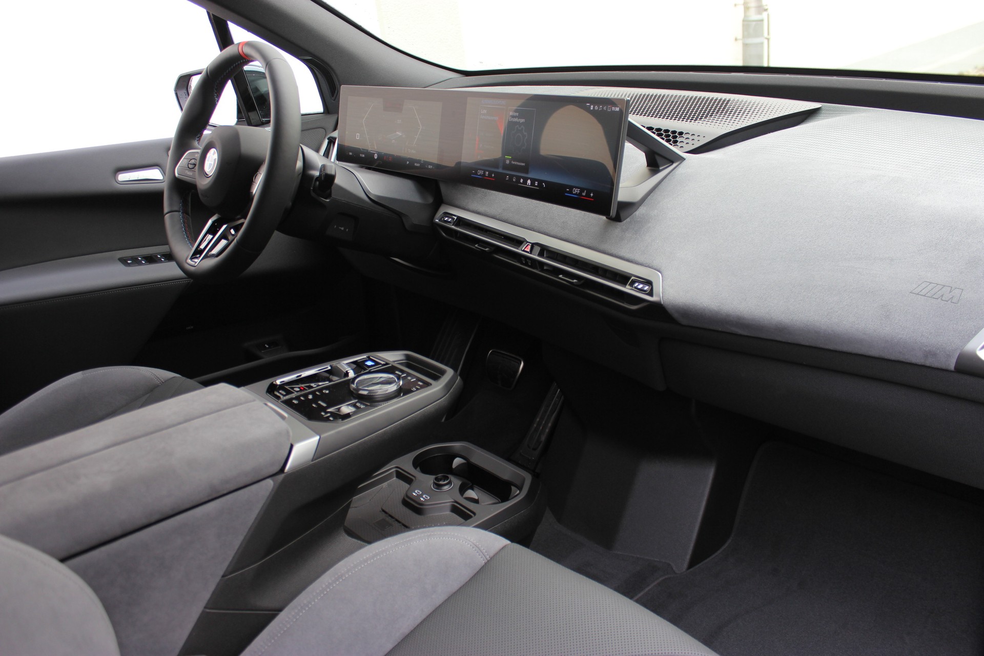 BMW iX M70 xDrive *0.9%-LEASINGAKTION* 🏖️JUNI-ANGEBOT🏖️-showroom-element-1