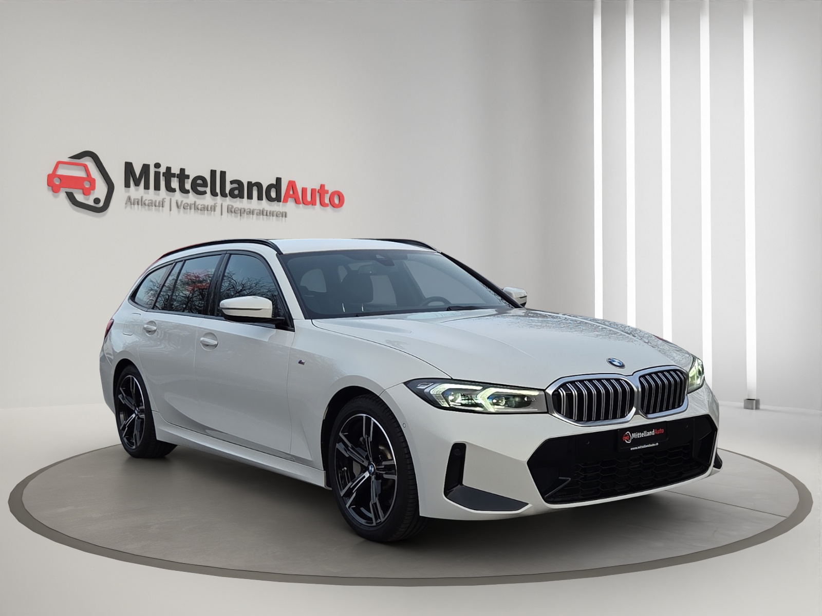 BMW 330d xDrive 48V Touring Steptronic M Sport-image-2
