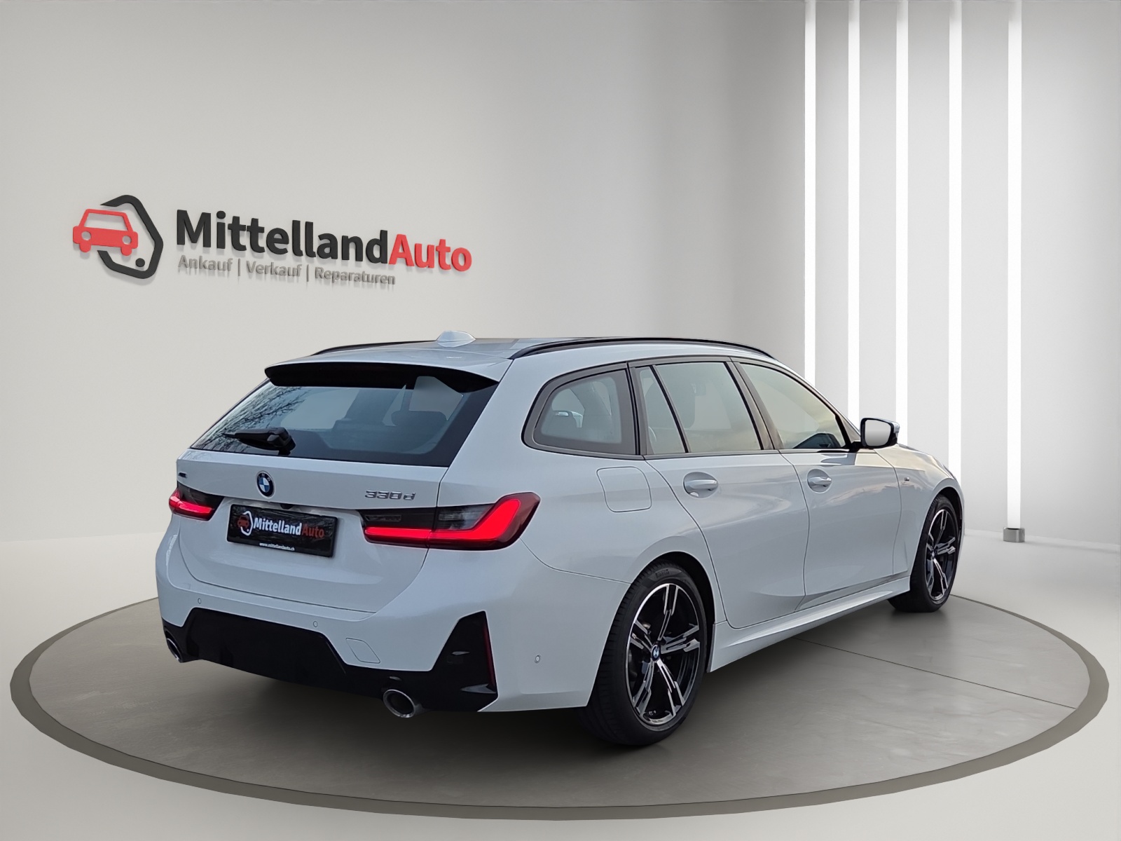 BMW 330d xDrive 48V Touring Steptronic M Sport-image-11