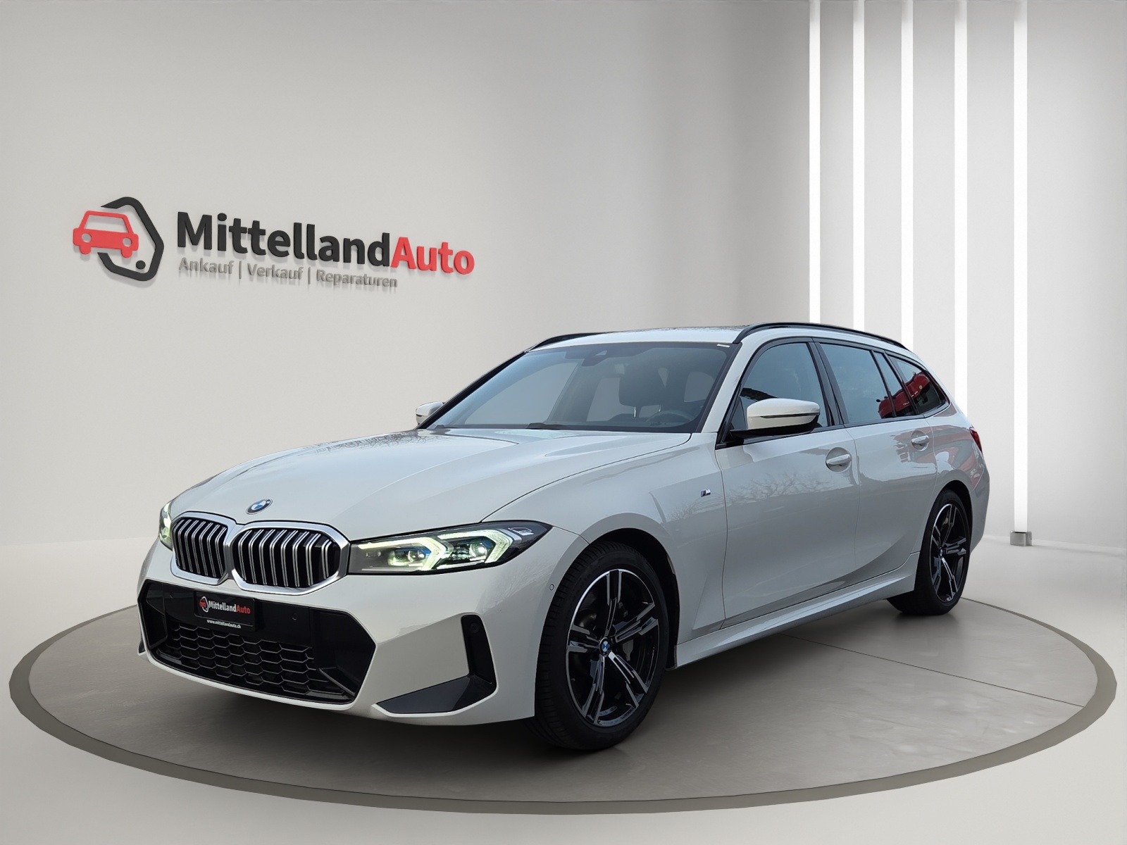 BMW 330d xDrive 48V Touring Steptronic M Sport-image-0