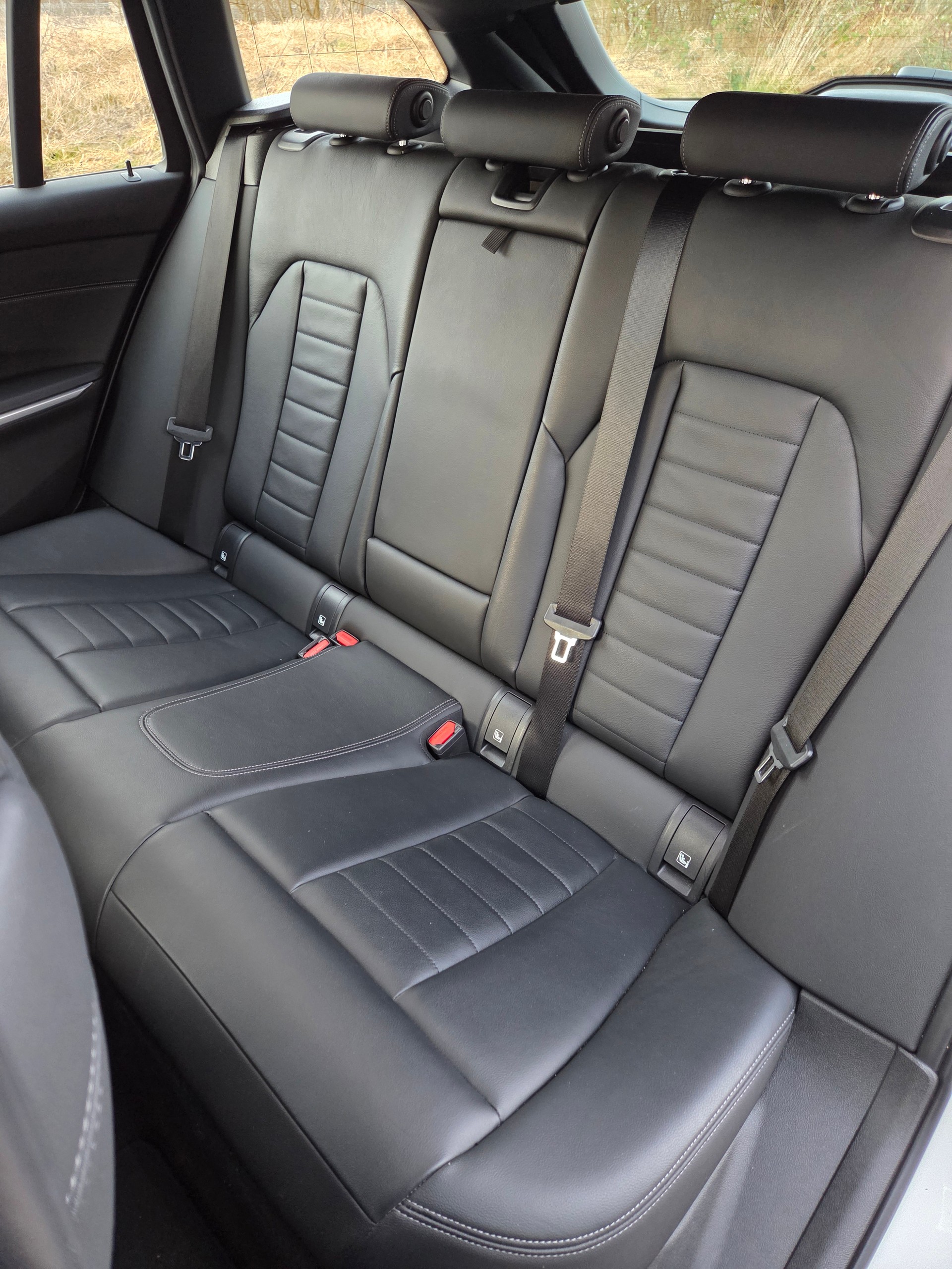 BMW 330d xDrive 48V Touring Steptronic M Sport-image-9