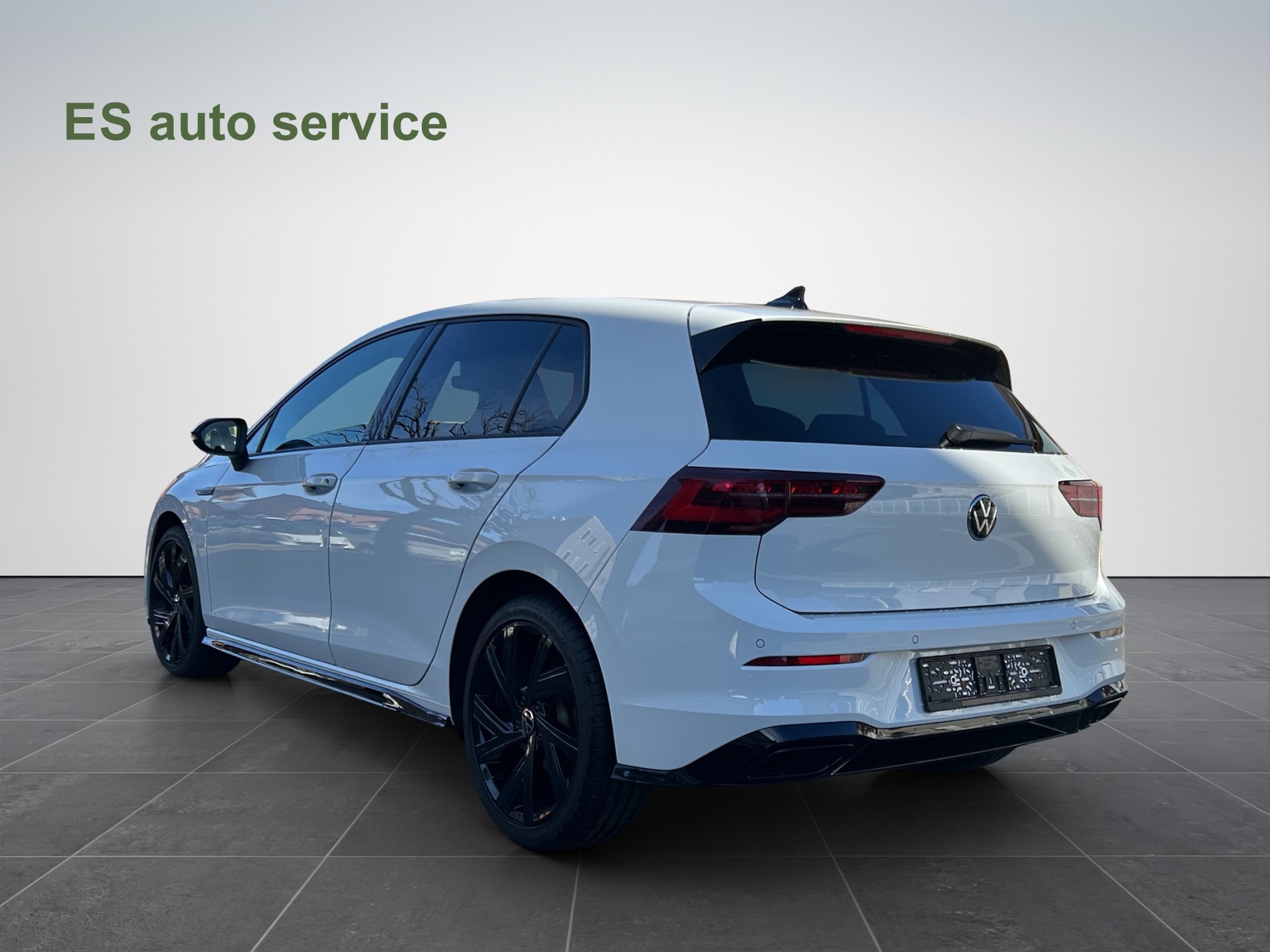 VW Golf 2.0 TDI R-Line DSG 4Motion-image-3