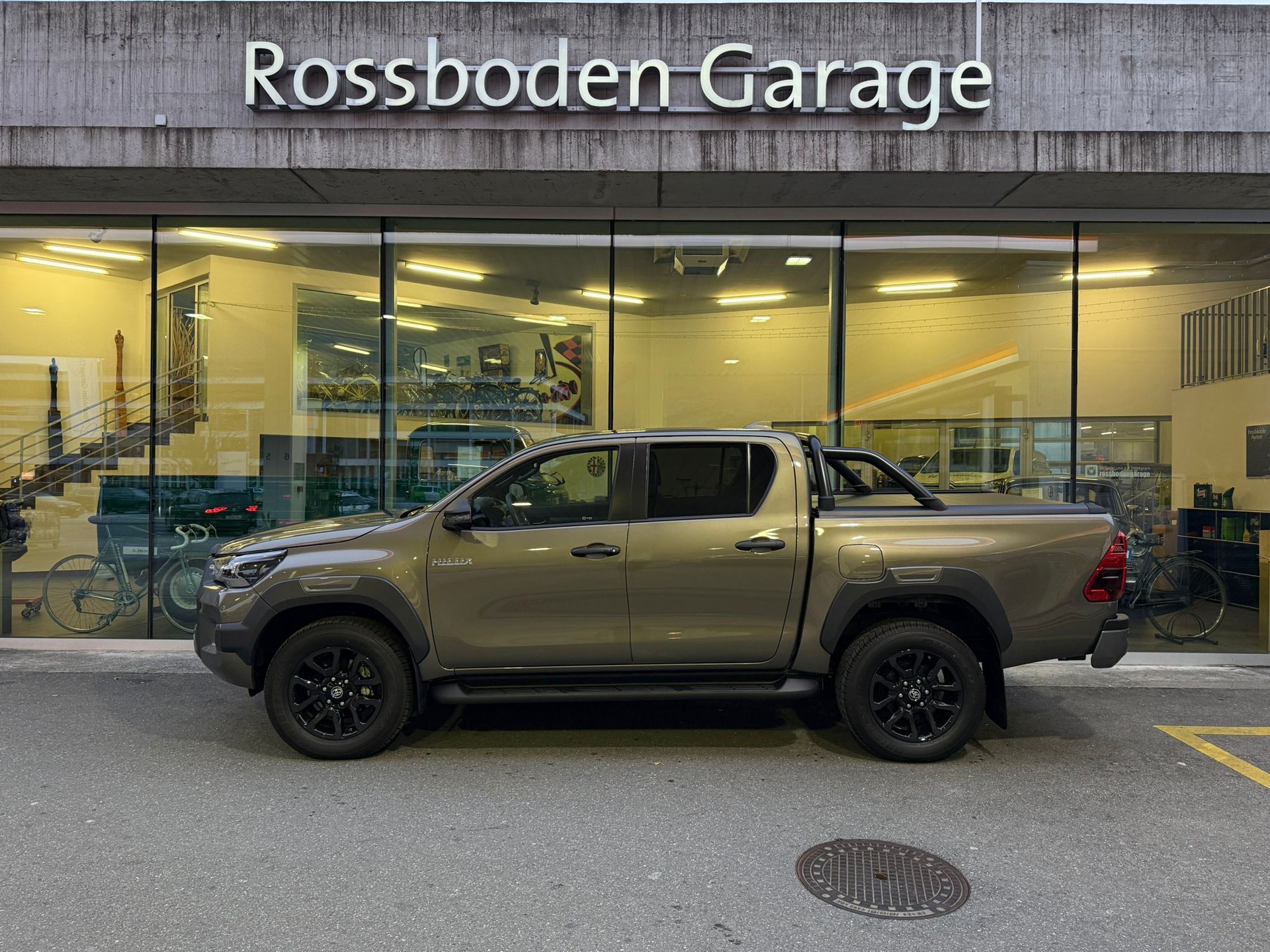 TOYOTA Hilux 2.8d MHEV Invincible Double Cab 4x4
