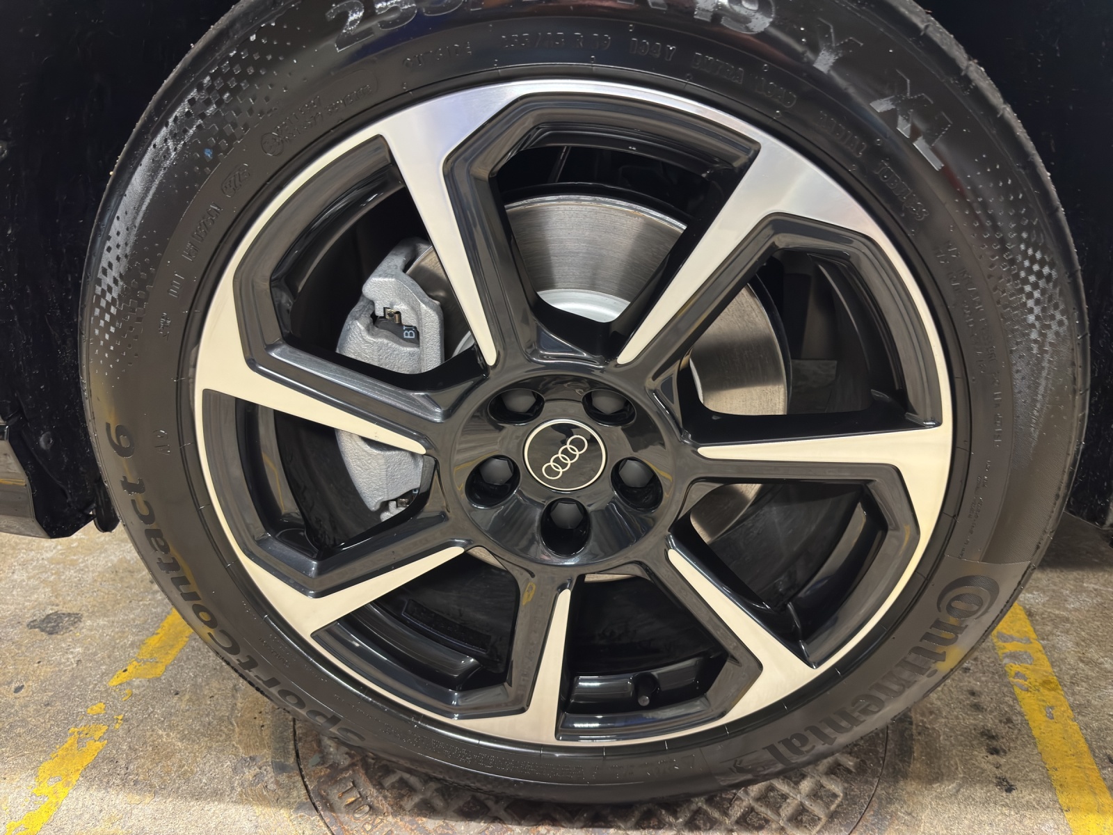 AUDI Q3 2.0 40 TFSI S line quattro S-Tronic-image-12