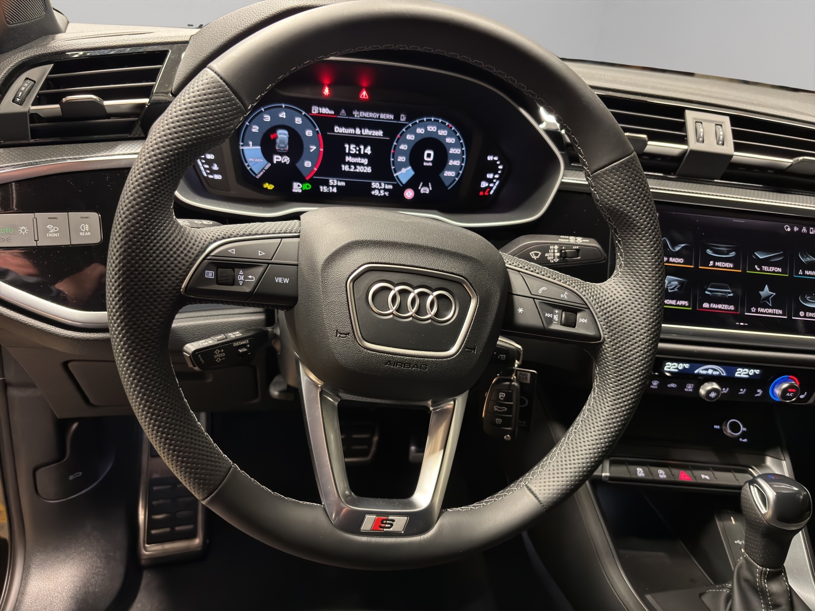 AUDI Q3 2.0 40 TFSI S line quattro S-Tronic-image-6