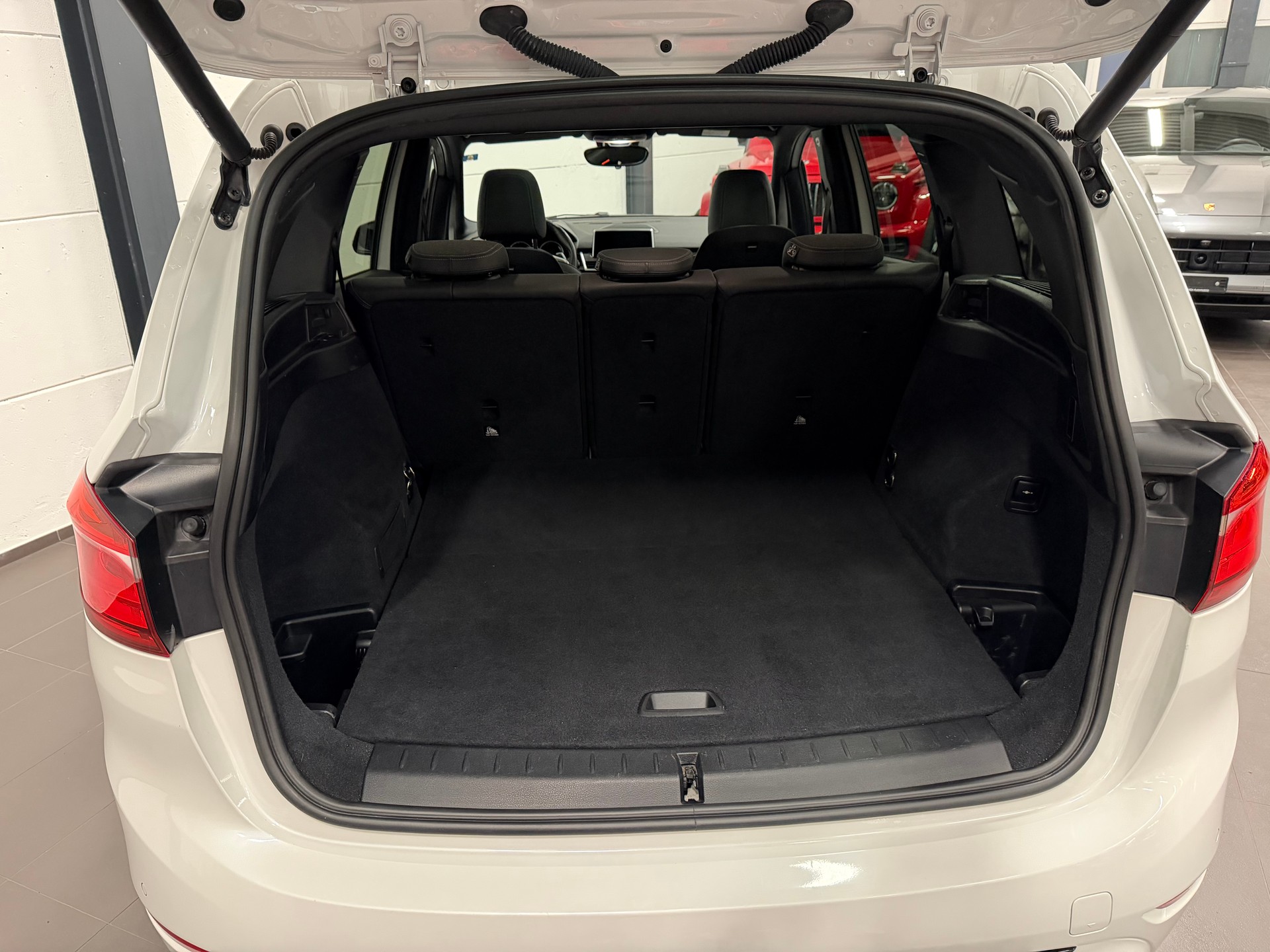 BMW 220d xDrive Gran Tourer Steptronic Travel Edition-image-23