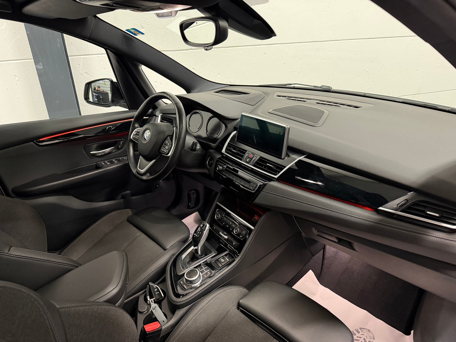 BMW 220d xDrive Gran Tourer Steptronic Travel Edition-image-18