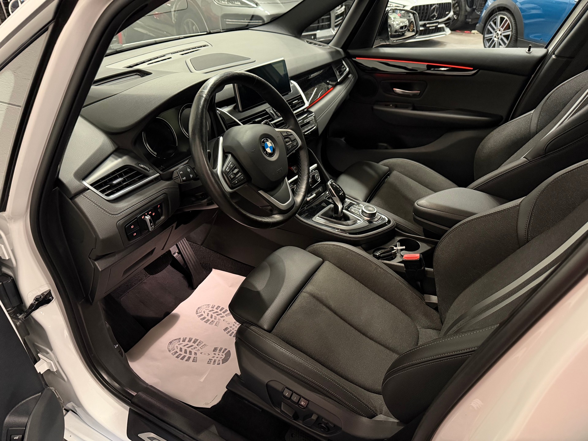 BMW 220d xDrive Gran Tourer Steptronic Travel Edition-image-16