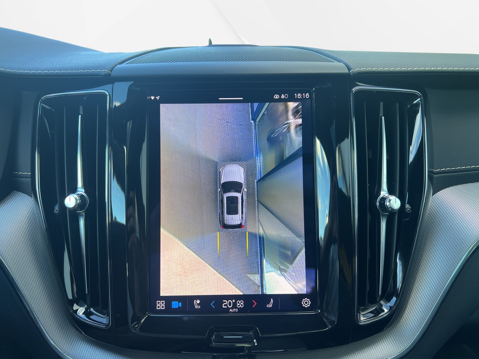 VOLVO XC60 2.0 T8 TE Polestar eAWD-image-12