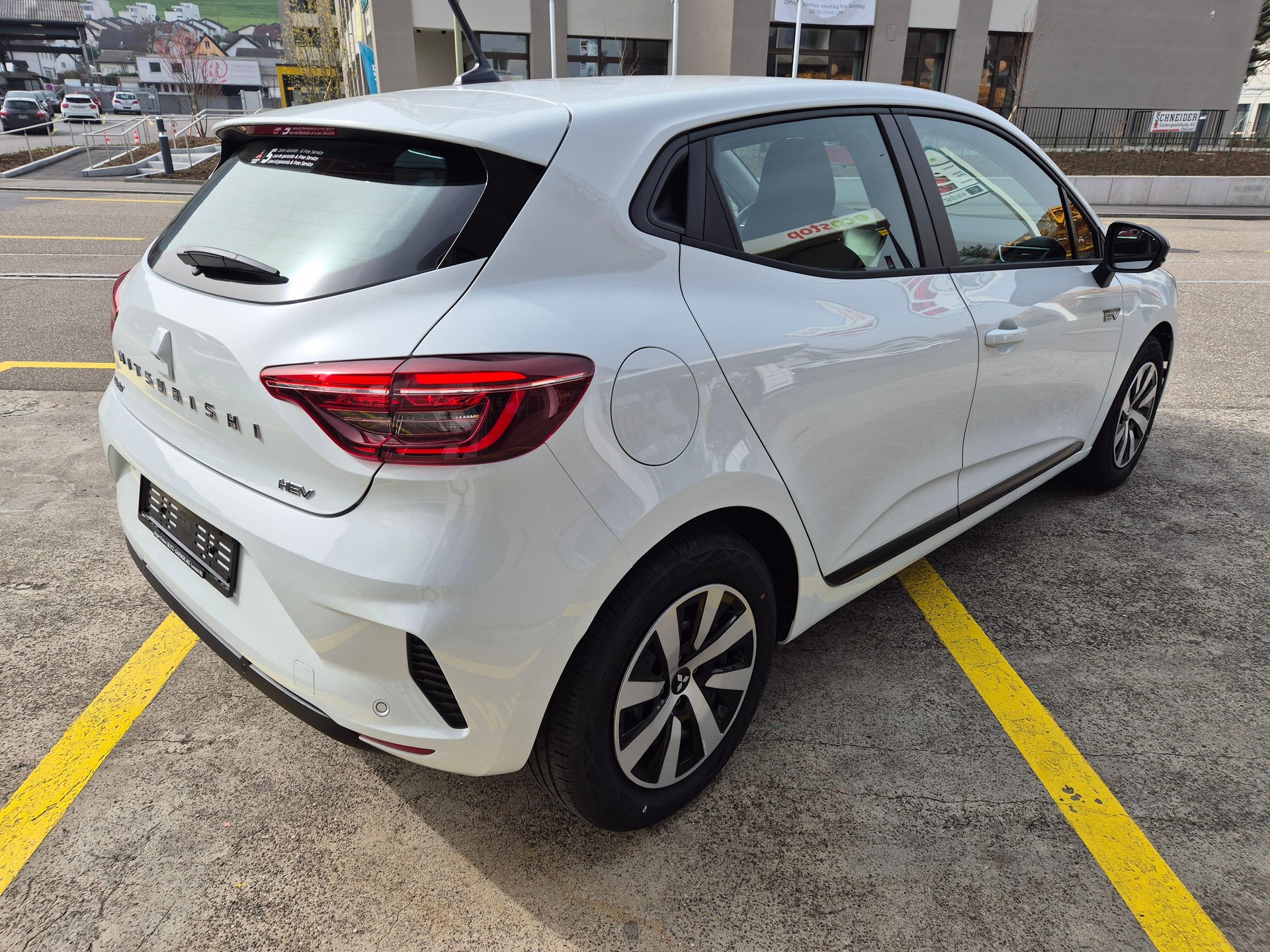MITSUBISHI Colt 1.6 HEV Invite-showroom-element-3